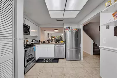 3592 NW 83rd Ln, Sunrise, FL 33351 - Photo 4