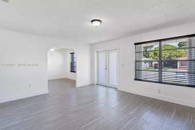 1722 NW 5th St #1722, Miami, FL 33125 - Photo 2