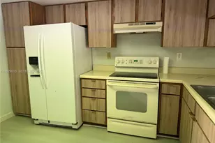 665 SW 113th Way, Pembroke Pines, FL 33025 - Photo 4