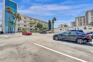 1801 S Surf Rd, Hollywood, FL 33019 - Photo 30