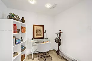 600 NE 36th St, Miami, FL 33137 - Photo 12