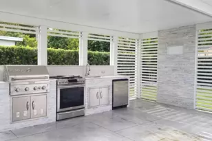 1071 W 66th St, Hialeah, FL 33012 - Photo 14