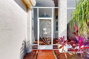 2835 Fairways Dr, Homestead, FL 33035 - Photo 4