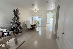 956 SW 148th Pl, Miami, FL 33194 - Photo 2