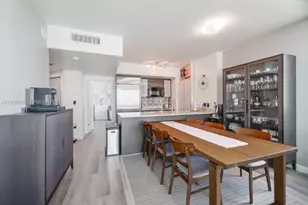 55 SE 6th St, Miami, FL 33131 - Photo 6