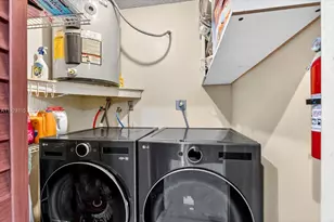 1071 W 37th St, Hialeah, FL 33012 - Photo 12