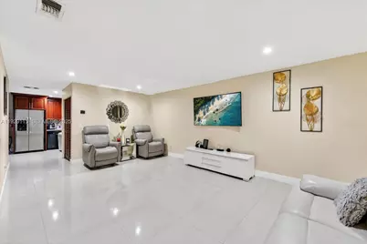 1071 W 37th St, Hialeah, FL 33012 - Photo 6