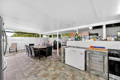 1071 W 37th St, Hialeah, FL 33012 - Photo 22