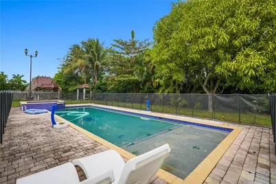 300 SW 123rd Ave, Miami, FL 33184 - Photo 14