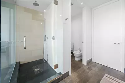 1100 Biscayne Blvd #3104, Miami, FL 33132 - Photo 10