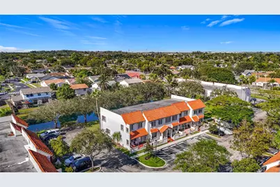 9521 NW 42nd St, Sunrise, FL 33351 - Photo 40