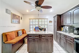 9521 NW 42nd St, Sunrise, FL 33351 - Photo 8