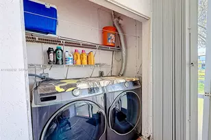 9521 NW 42nd St, Sunrise, FL 33351 - Photo 32