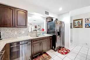 9521 NW 42nd St, Sunrise, FL 33351 - Photo 12