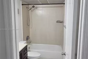 10000 NW 80th Ct, Hialeah Gardens, FL 33016 - Photo 12