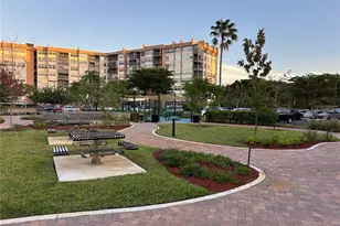 1100 St Charles Pl, Pembroke Pines, FL 33026 - Photo 34
