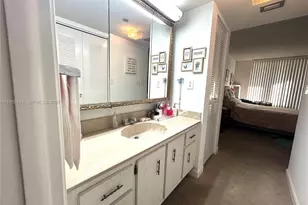 1100 St Charles Pl, Pembroke Pines, FL 33026 - Photo 12