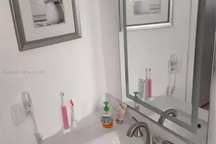 911 W Country Club Cir, Plantation, FL 33317 - Photo 14