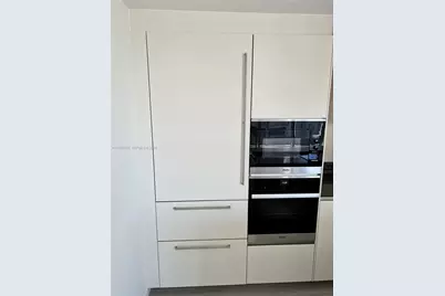 1000 Brickell Plz #4009, Miami, FL 33131 - Photo 10