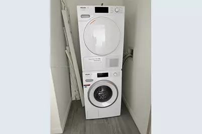 1000 Brickell Plz #4009, Miami, FL 33131 - Photo 12