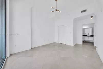 31 SE 5th St #4314, Miami, FL 33131 - Photo 12
