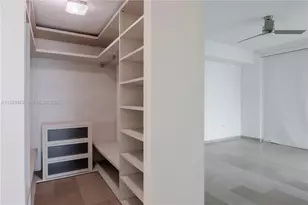 68 SE 6th St, Miami, FL 33131 - Photo 14