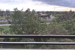 1100 St Charles Pl, Pembroke Pines, FL 33026 - Photo 24