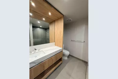 11 NE 6th #1905, Miami, FL 33132 - Photo 14