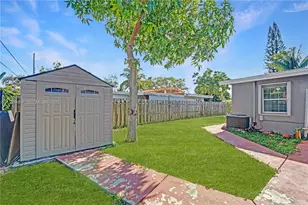 1631 NE 32nd St, Pompano Beach, FL 33064 - Photo 24