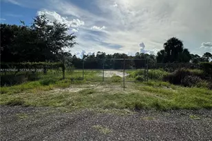 420 S Coral St, Clewiston, FL 33440 - Photo 2