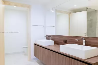 1000 Brickell Plz #3208, Miami, FL 33131 - Photo 16