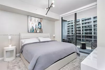 1000 Brickell Plz #4005, Miami, FL 33131 - Photo 8