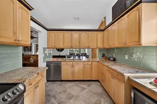 135 Rosewood Cir, Jupiter, FL 33458 - Photo 2