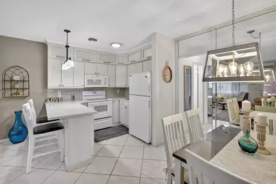800 SW 10th Ter #4T, Hallandale Beach, FL 33009 - Photo 6