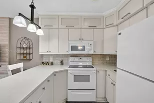 800 SW 10th Terrace, Hallandale Beach, FL 33009 - Photo 8