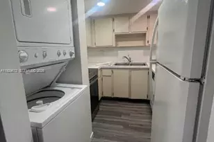 10090 NW 80th Ct, Hialeah Gardens, FL 33016 - Photo 6