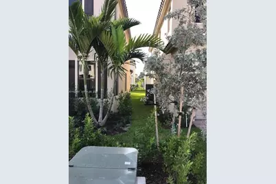 3322 W 97th St #3322, Hialeah, FL 33018 - Photo 4