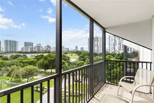 3401 N Country Club Dr, Aventura, FL 33180 - Photo 8