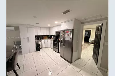 545 NW 136 St, North Miami, FL 33168 - Photo 12