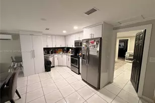 545 NW 136th St, North Miami, FL 33168 - Photo 12