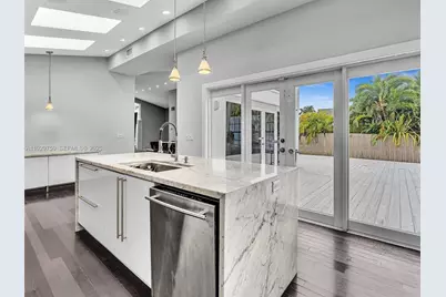 20120 NE 25th Ct, Miami, FL 33180 - Photo 10