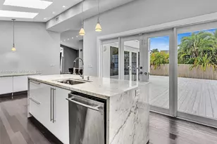 20120 NE 25th Ct, Miami, FL 33180 - Photo 10