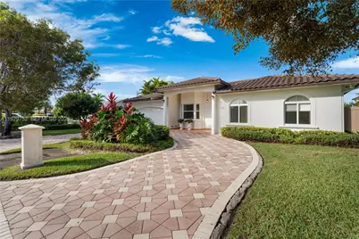 9221 SW 170th Ln, Palmetto Bay, FL 33157 - Photo 2