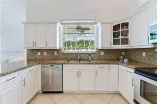 9221 SW 170th Ln, Palmetto Bay, FL 33157 - Photo 10