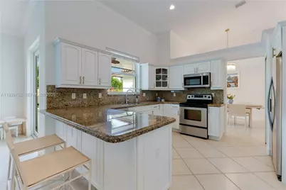 9221 SW 170th Ln, Palmetto Bay, FL 33157 - Photo 12