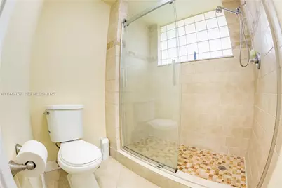 8097 Royal Palm Cir, Tamarac, FL 33321 - Photo 24