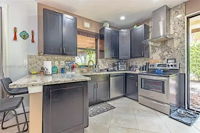 8097 Royal Palm Cir, Tamarac, FL 33321 - Photo 14