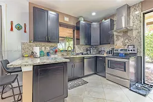 8097 Royal Palm Cir, Tamarac, FL 33321 - Photo 14