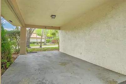 8097 Royal Palm Cir, Tamarac, FL 33321 - Photo 4