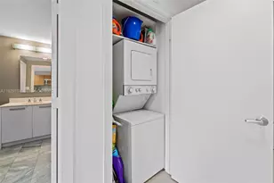 1050 Brickell Ave, Miami, FL 33131 - Photo 14